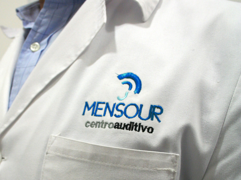 Logotipo bordado para las batas